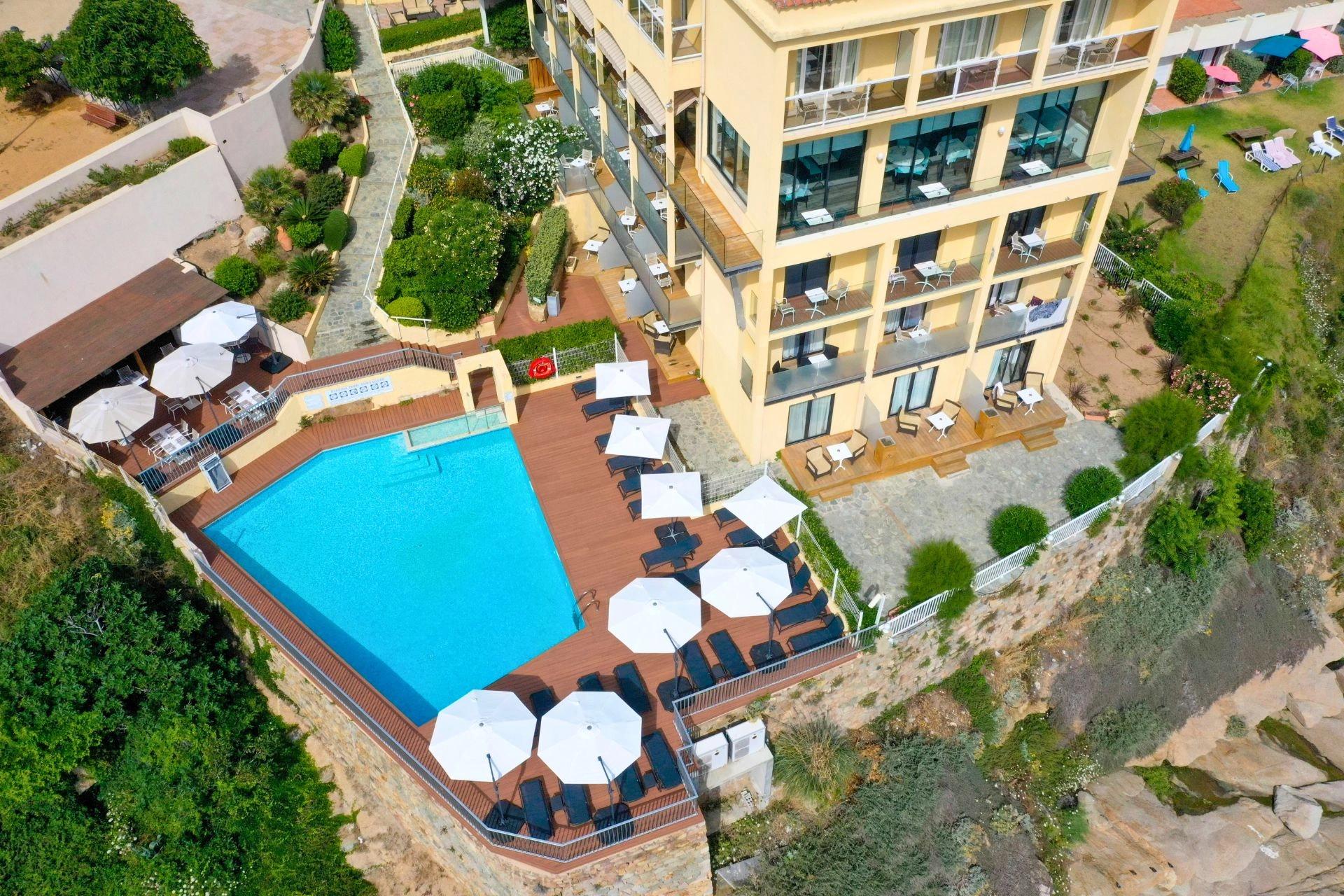 Vue depuis un drone de l'Hôtel Saint-Christophe en Haute-Corse